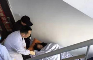 阿贝病人院后返乡